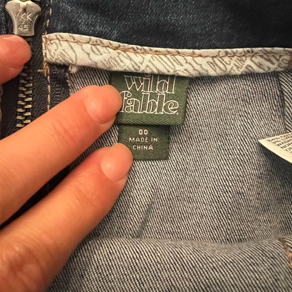 NEW Wild Fable Notched Denim Mini Skirt Size 00 - Picture 2 of 4